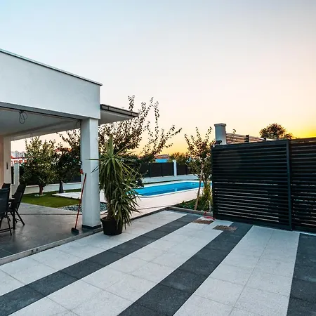 Margita فيلة سبليت